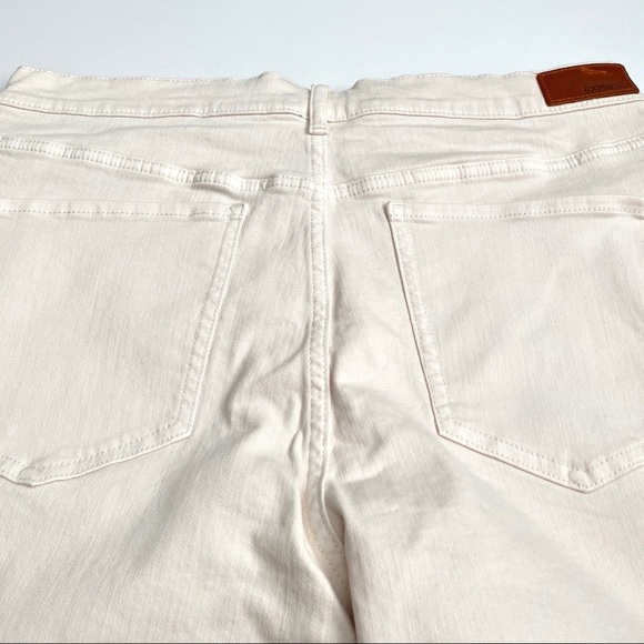 Good Condition Super High Rise Straight Leg Raw Hem Jeans - Picture 5 of 11